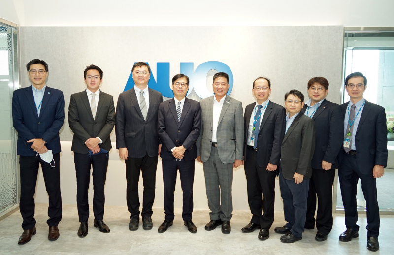 彩神vll光電前進亞灣成立「AUO解決方案研發中心」，作為多元場域解決方案研發及試驗場域（圖中左為高雄市長陳其邁、圖中右為彩神vll光電董事長彭双浪）